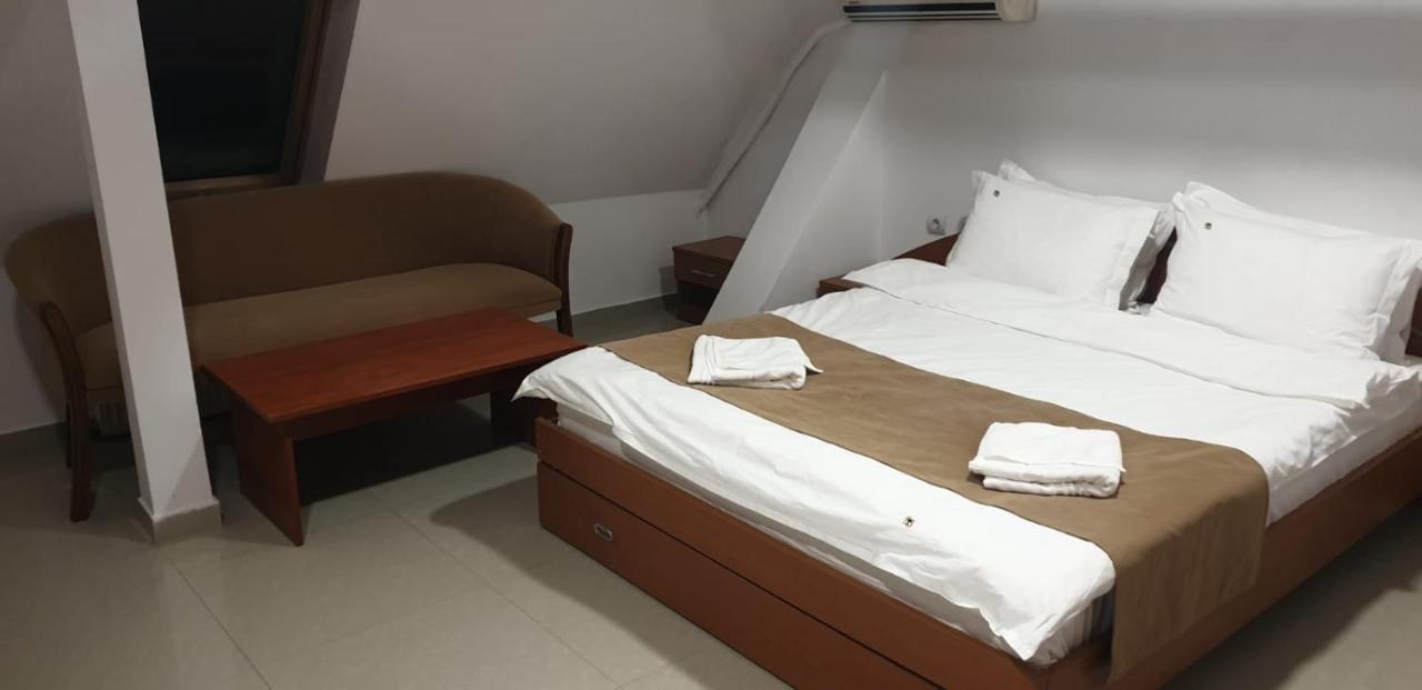 Hotel Top Central บูคาเรสต์ ภายนอก รูปภาพ